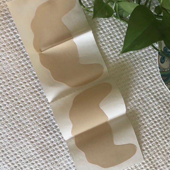 NWT Reusable Silicone Adhesive Bra - Picture 4 of 8